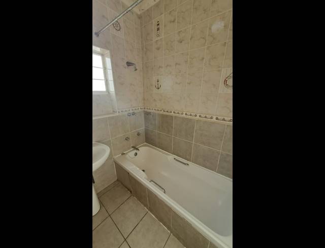 2 bed property to rent in OCEAN VIEW